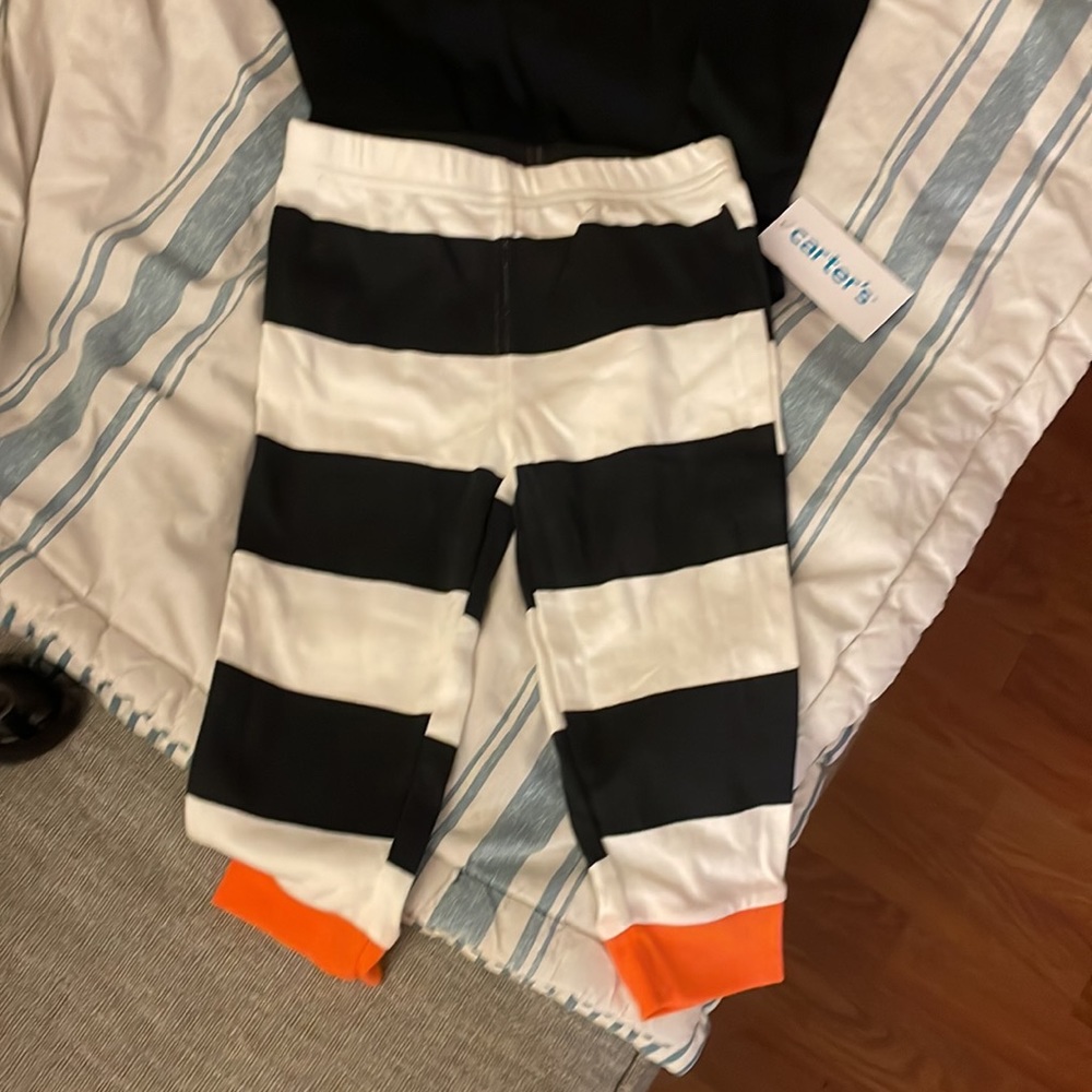 NWT Carter’s Halloween outfit. Size 18 months. - Picture 3 of 9